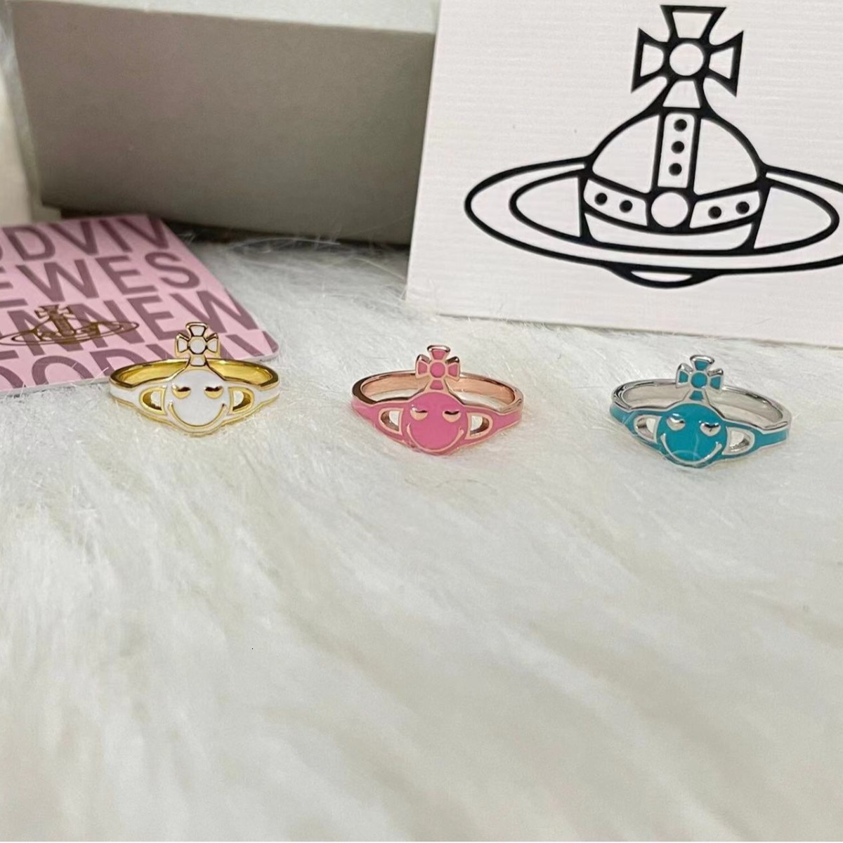 Designer Viviennens West Wood Empress Dowager Baked Paint Heart-shaped Eyes Smiling Face Saturn Ring Female Sweet Wind Enamel Planet Tail