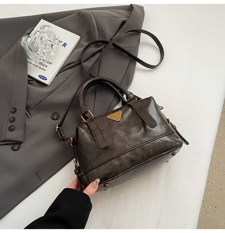 Free shipping Designer Spring Festival non-stop womens handbag fashionable single shoulder crossbody large capacity textured commuting tote bag