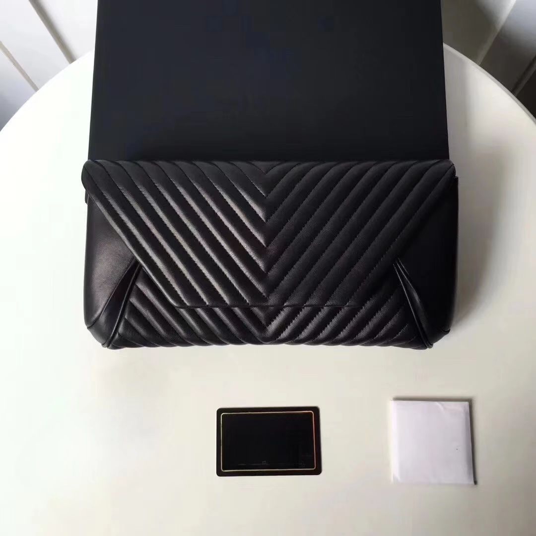 Designer Clutch Bag Classic V-plaid Flap Bag Fashion Dinner Bag Luxury Purse 29cm in French original lambskin with 18K gold plated hardware wallet