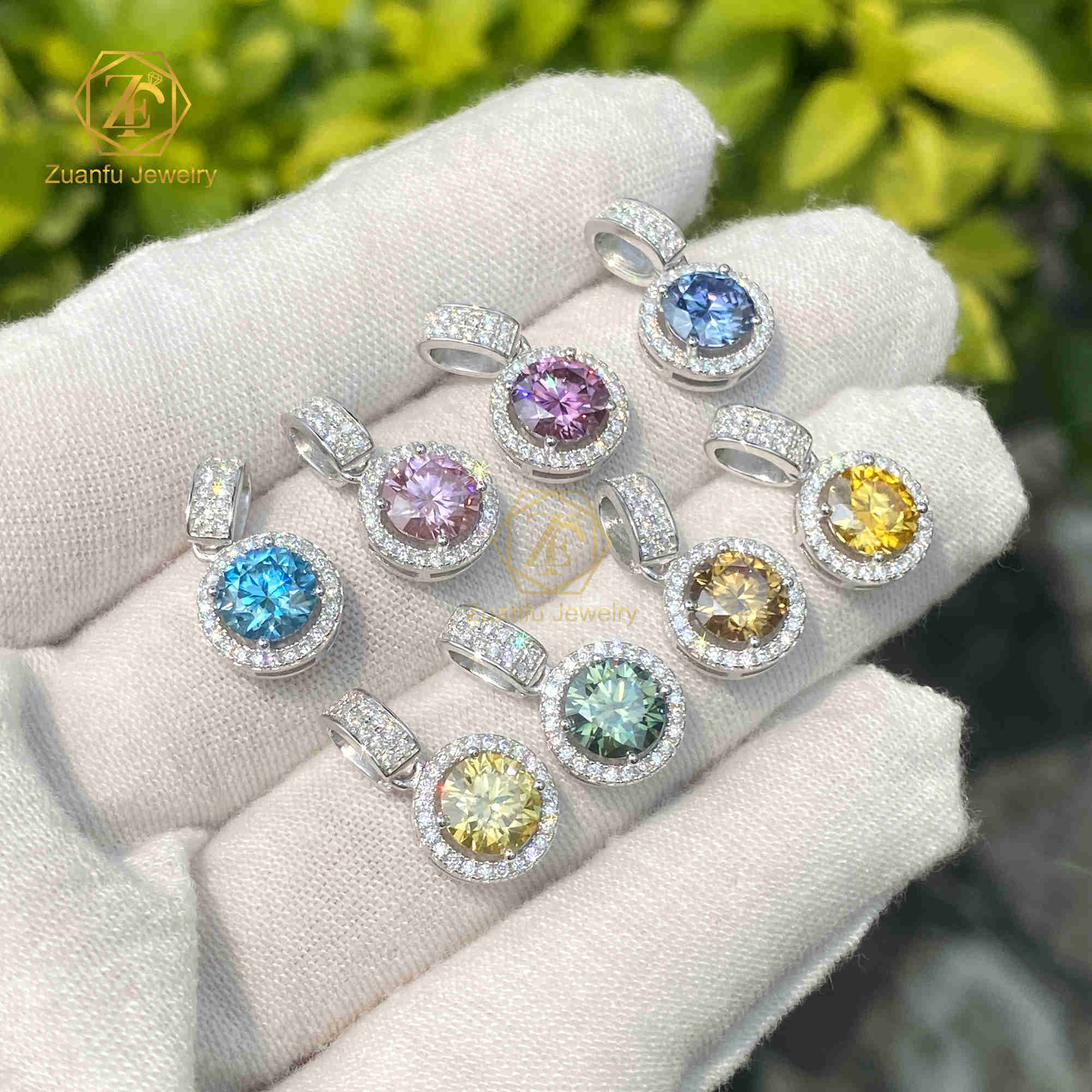 Fine Jewelry Moissanite Charm Pendant 925 Silver 1CT Round Cut Diamond Colored Moissanite Halo Ice Out Pendant for Necklace