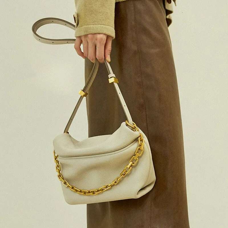 Trendy Fashionable Spring Summer New Women's Shoulder Cloud Pattern Chain Dumpg Shape Cow Leather Crossbody Small Bag