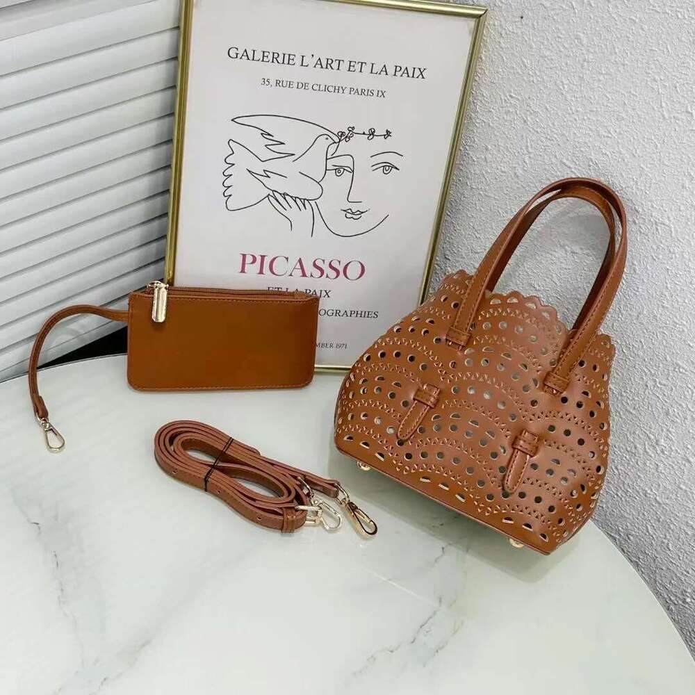 Women's Fashion Handbag Premium Mini Hollow Girls' Dating Bag A Urious Gift From A Friend