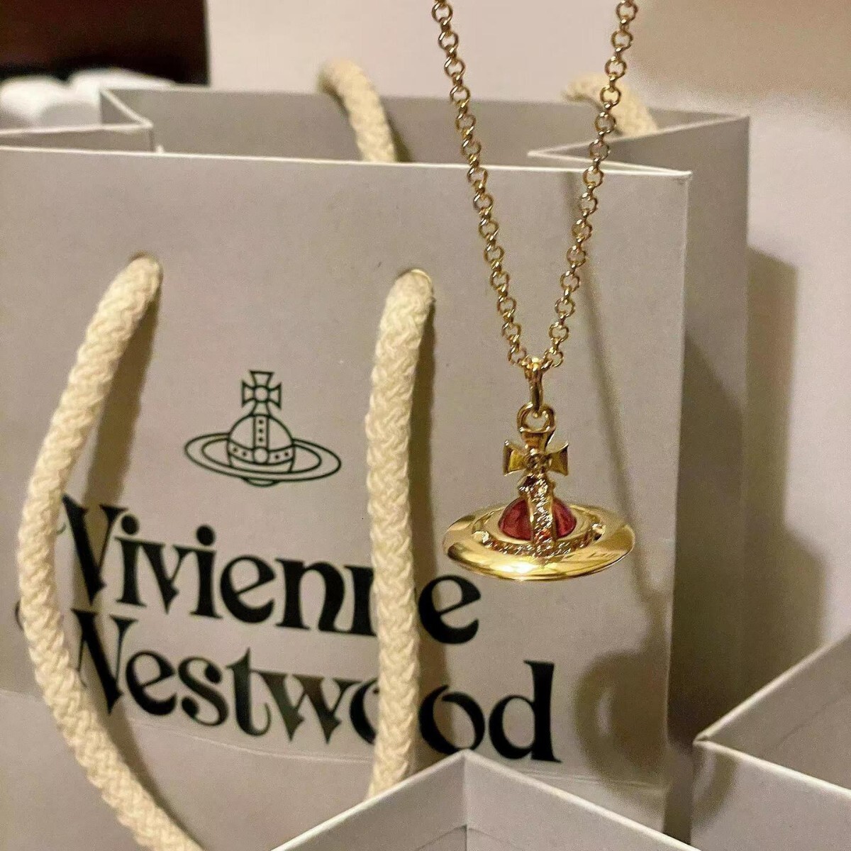 Designer Vivienenne Westwood Cabinet Level Quality! Golden Red Solid Ball Three-dimensional Planet Necklace Womens Medium-sized Saturn Ufo Orb Classic