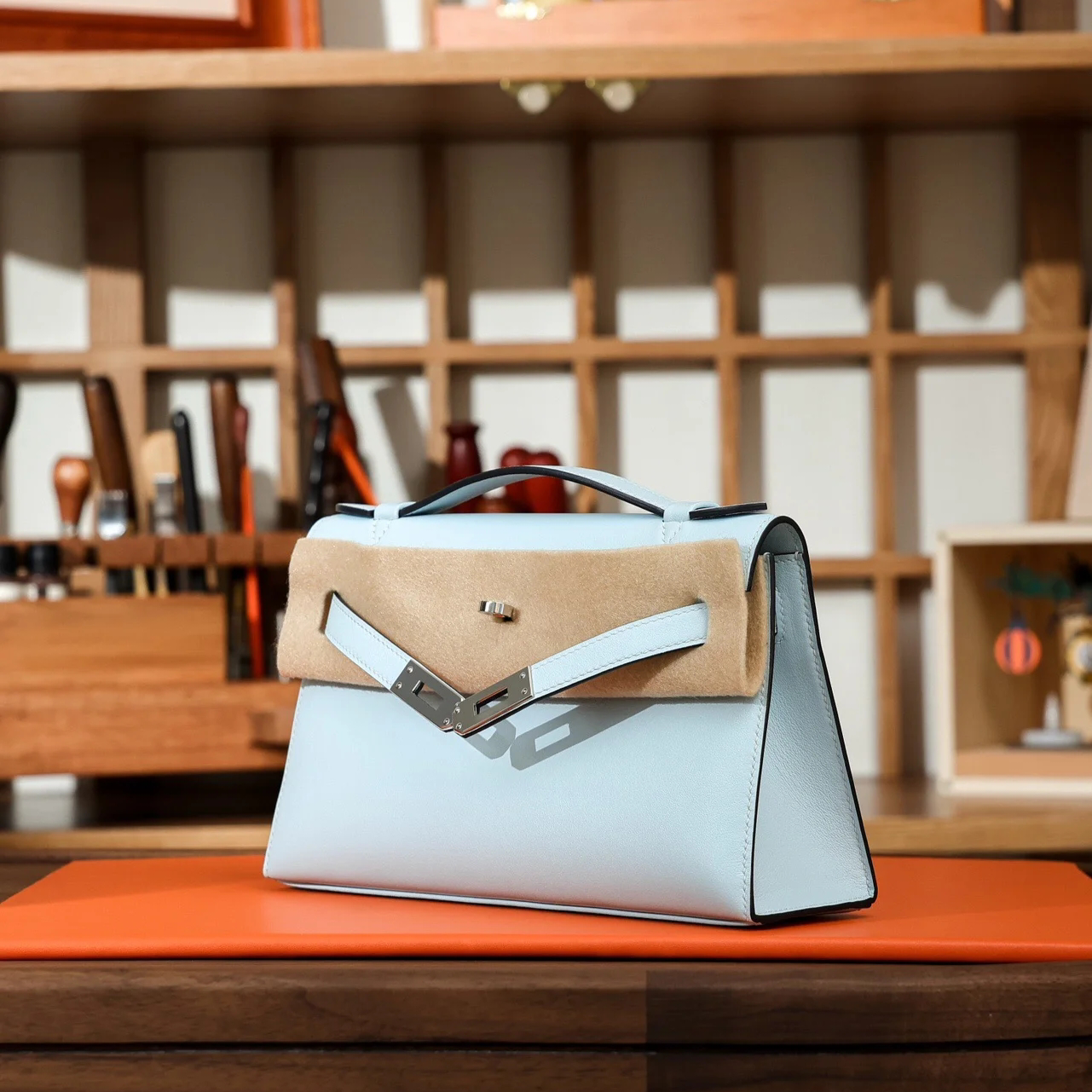 Fully handmade Designer Handbag Classic Clutch Bag Crossbody Bag Purse 22cm with detachable shoulder strap in French original leather with 24K plated hardware