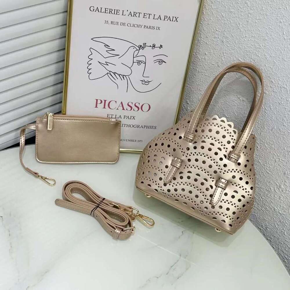 Women's Fashion Handbag Premium Mini Hollow Girls' Dating Bag A Urious Gift From A Friend