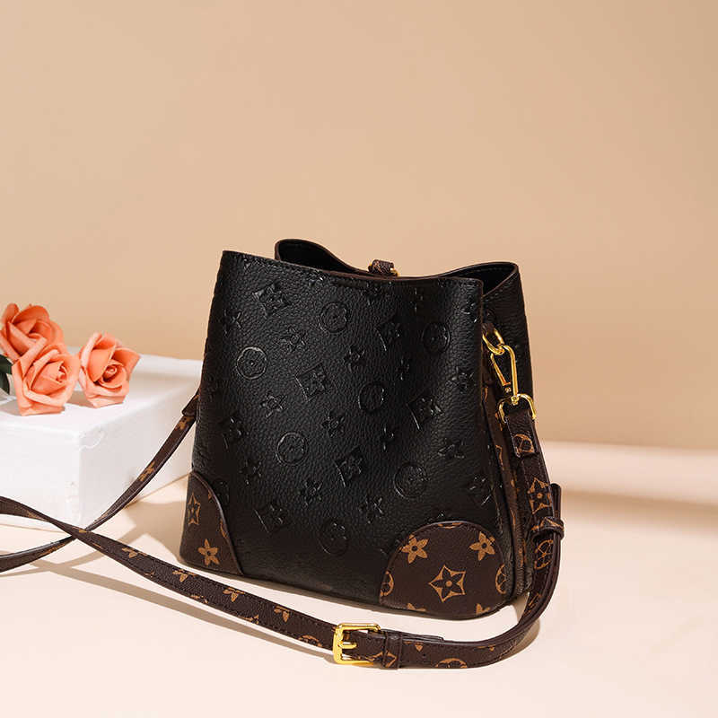 Designer bag New internet celebrity fashion embossed diagonal span large capacity bucket bag classic printed handbag bags
