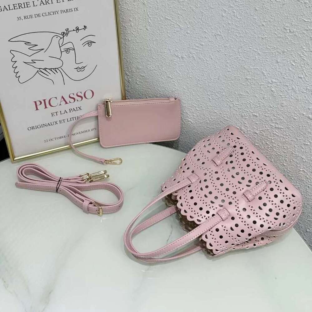 Women's Fashion Handbag Premium Mini Hollow Girls' Dating Bag A Urious Gift From A Friend