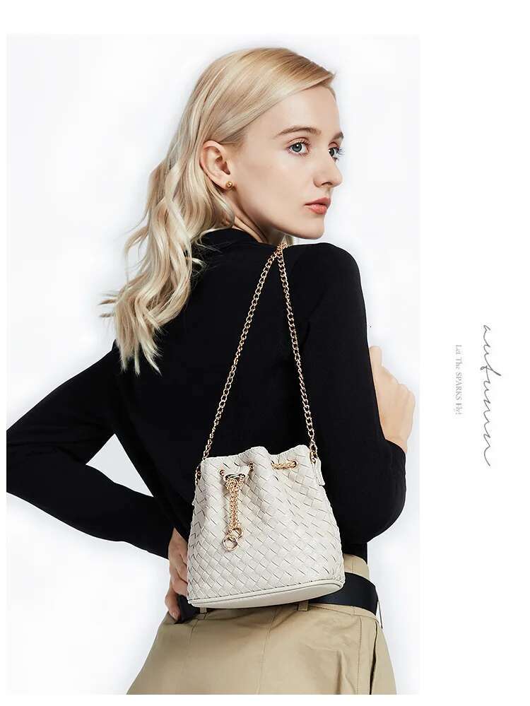 Korean Version Of Woven Bucket Mini Crossbody Shoulder Hipster Women's Bag 2025 New