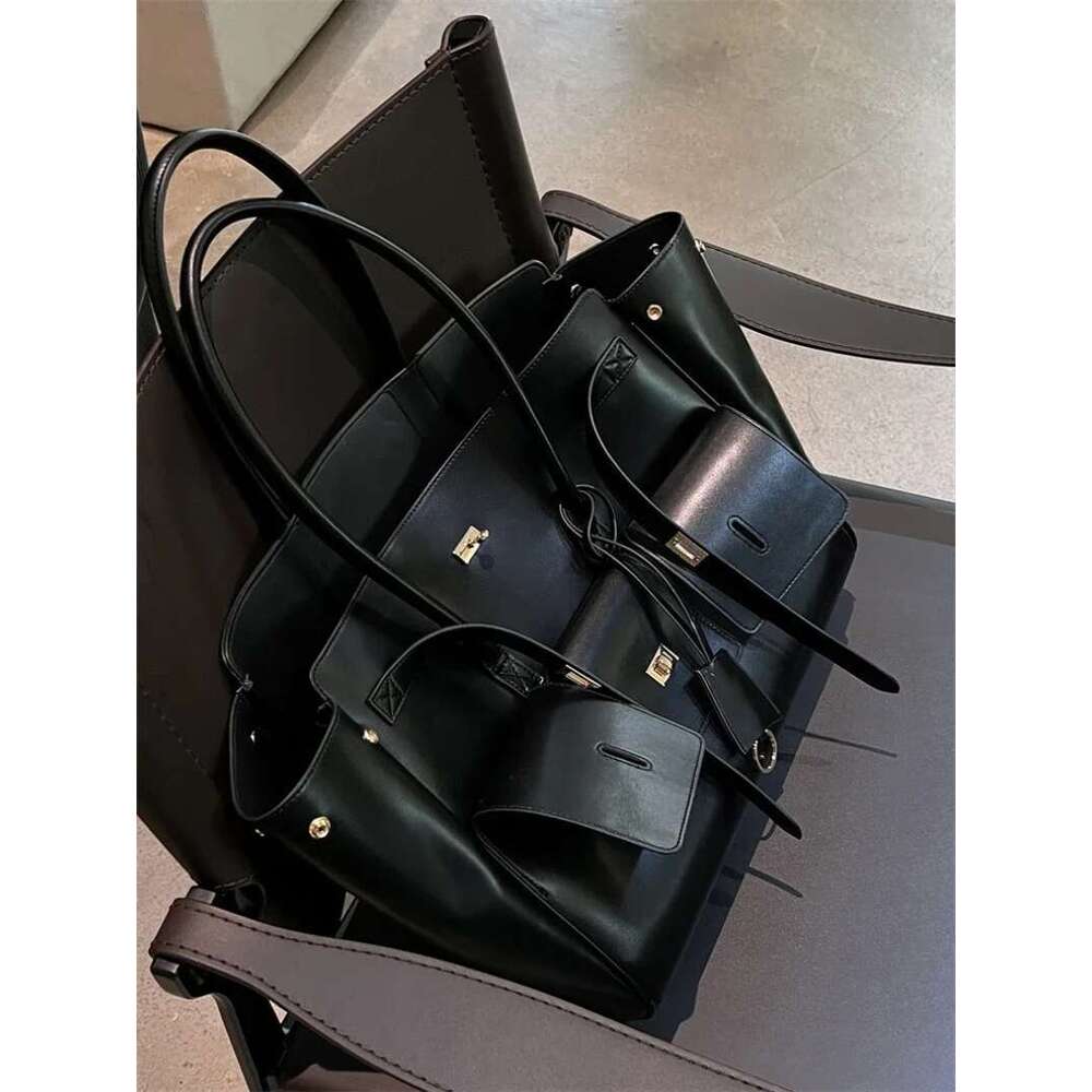 2025 Fashion Microfiber Leather Tote For Women Designer Folds Lock Buckle Shoulder Bag Mulitple Pocketa Large Capacity Handbags