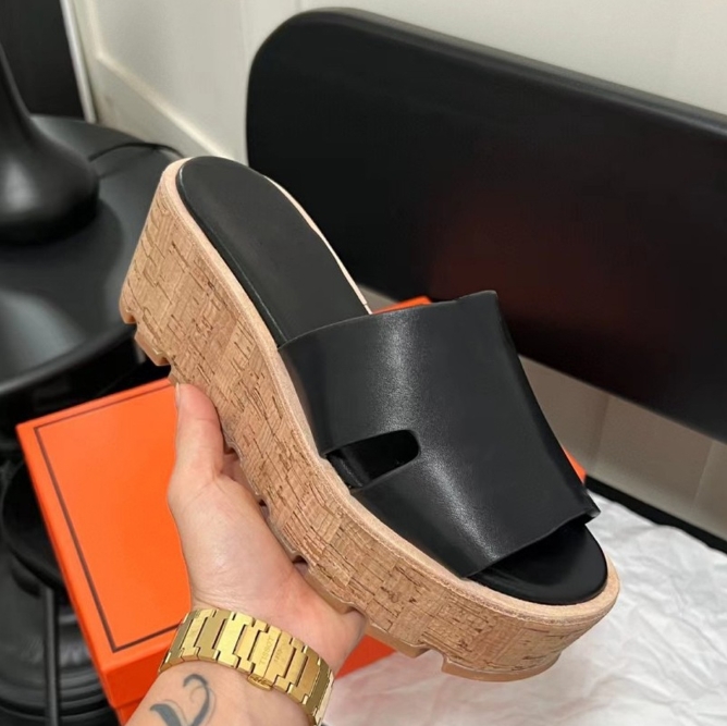 Designer Luxury slipper womens fashion Leather High Heel Sandal platform shoes Thick sliders sandals Beach Flip-Flops Casual Shoes Size 35-41