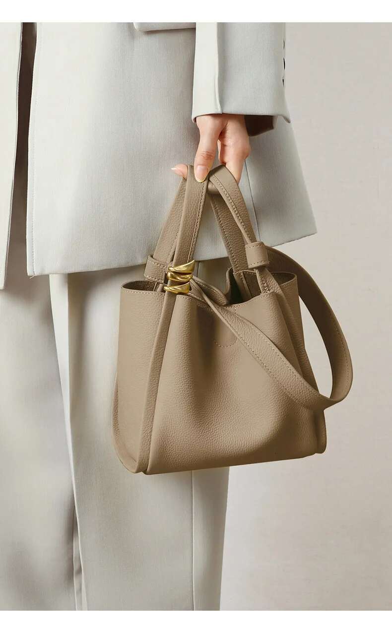 Spring Summer Yellow Bucket Tote Brand Designer Fashion Cowhide Leather Women Handbag Urious Ladies Shoulder Bag Genuine Leather Cartoon BagVoyage