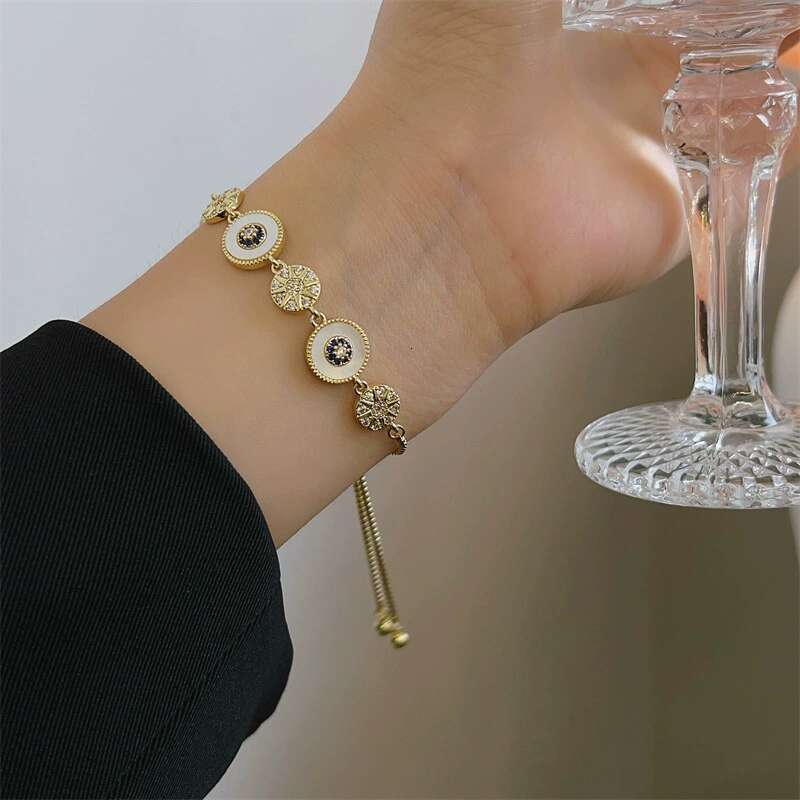 Designer bracelet for women Eight Star Premium Natural White shell Mozambique Diamond Light Luxury Jewelry Pulling Adjustable Bracelet good quality pa