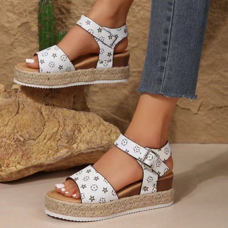 Free shipping new designer Slippers flat sandals for women Slipper fashion home Slope heel thick soled sandals sliders slide outdoor woman