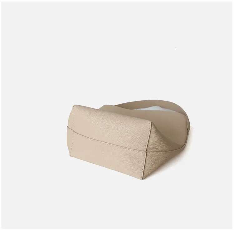 2025 New Simple And Lazy Real Bucket Large Capacity Leather Casual Shoulder Bags Versatile Tote For Women's Bag