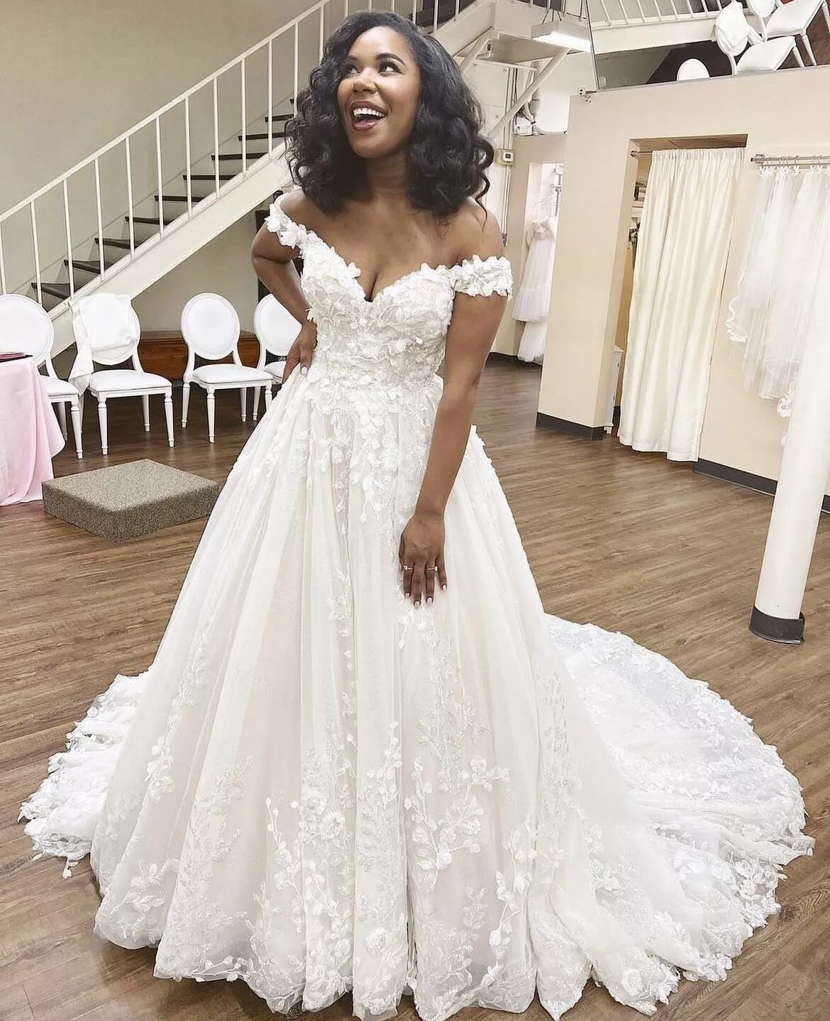 Off Shoulder A-Line Wedding Dresses Lace Appliques Court Train Lace-Up Corset Plus Size Bridal Gowns Garden Country Bride Dress Vestdio De Novia