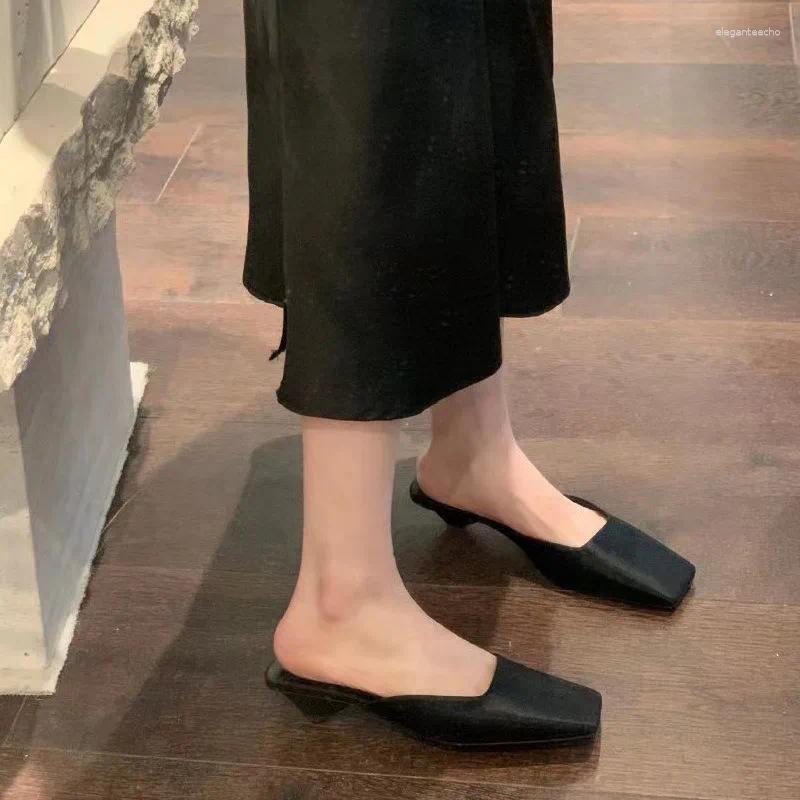 2025 S Fashion Designer Sandals Satin Women Summer Sexy Square Head Triangle Low Heel Slide Chunky Elegant Slippers