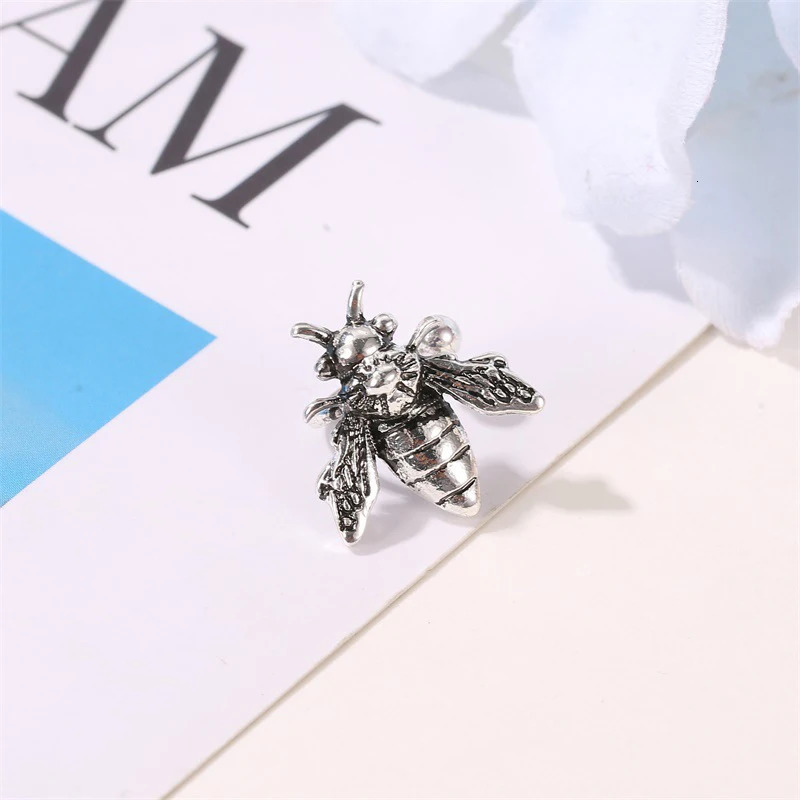 Modyle Vintage Little Bird Bee Leaf Ear Cuff Non Pierced Clip Earrings for Women Trendy Punk Small Carved Rose U Shape 250213
