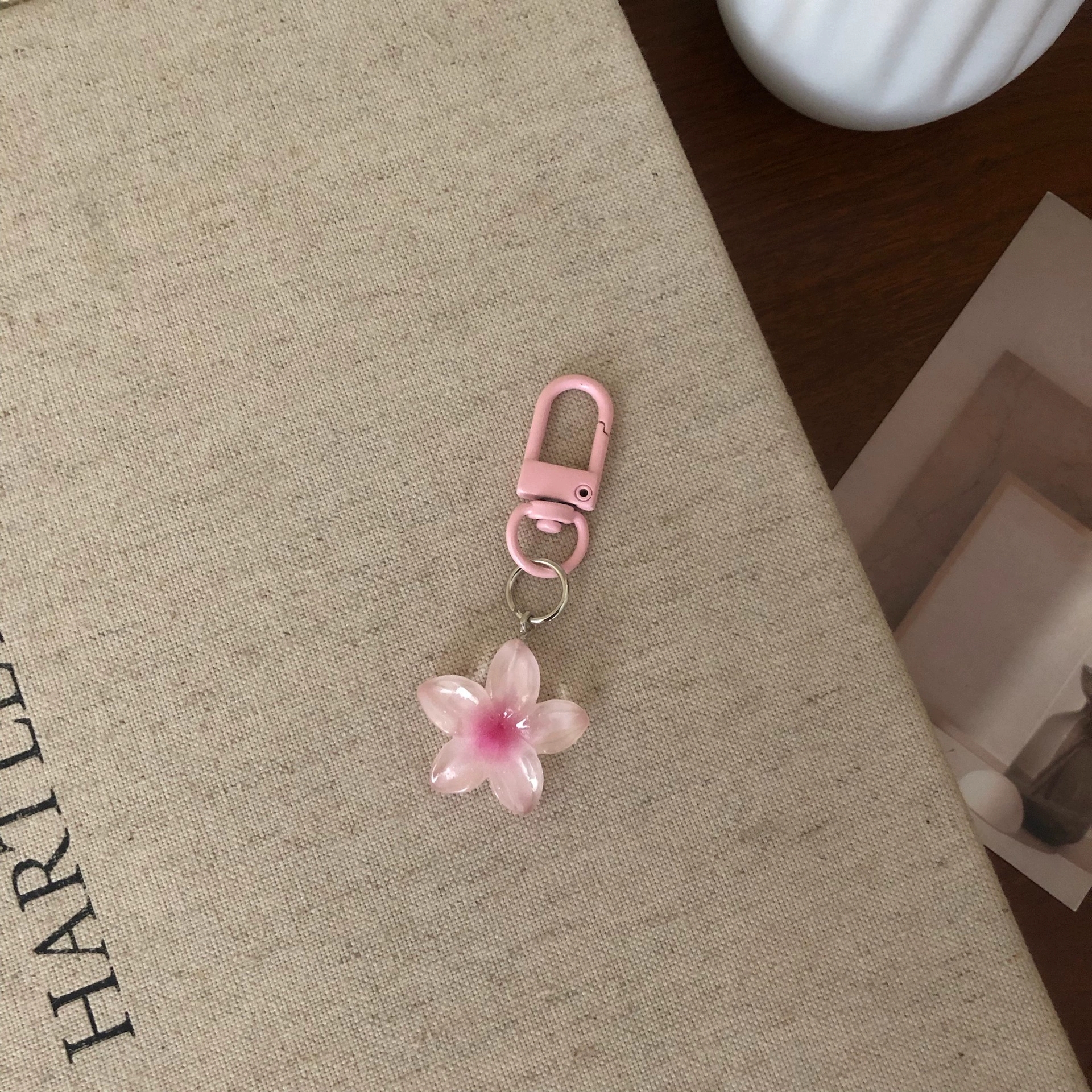 Colorful transparent small flower keychain female Instagram style cute key pendant bag hanging accessories headphone bag decoration