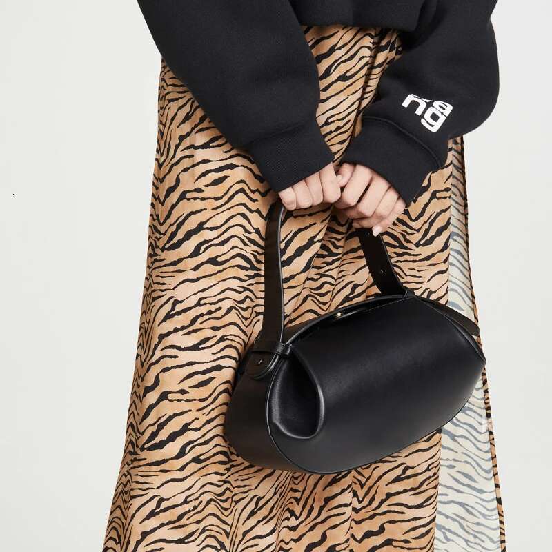 Women's 2025 Trend New Indie Design Fashion Chic E Handbag High Quality Faux Leather Circular Shape Ruched Shoulder Bag