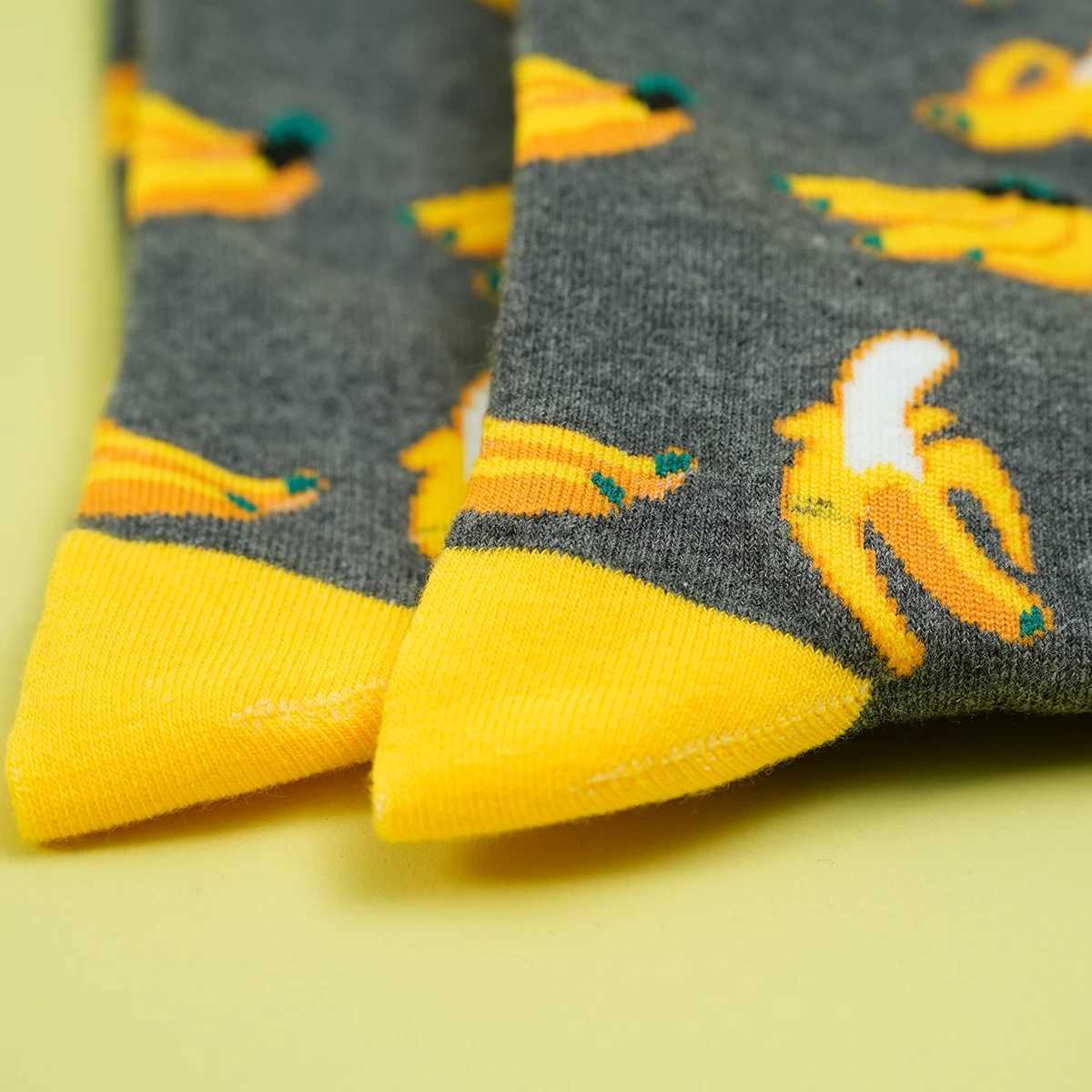 Pair Unisex Fashionable Creative Full Banana Print Breathable Middle Tube Socks For Daily Suit In All Seasons W250217