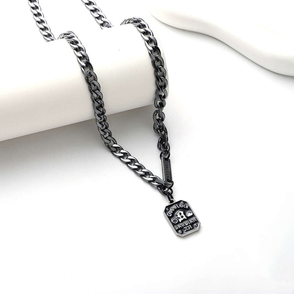 Nameplate necklace, men's hip-hop design, niche new trend, simple accessories, women's personality splicing, high-end and versatile accessor