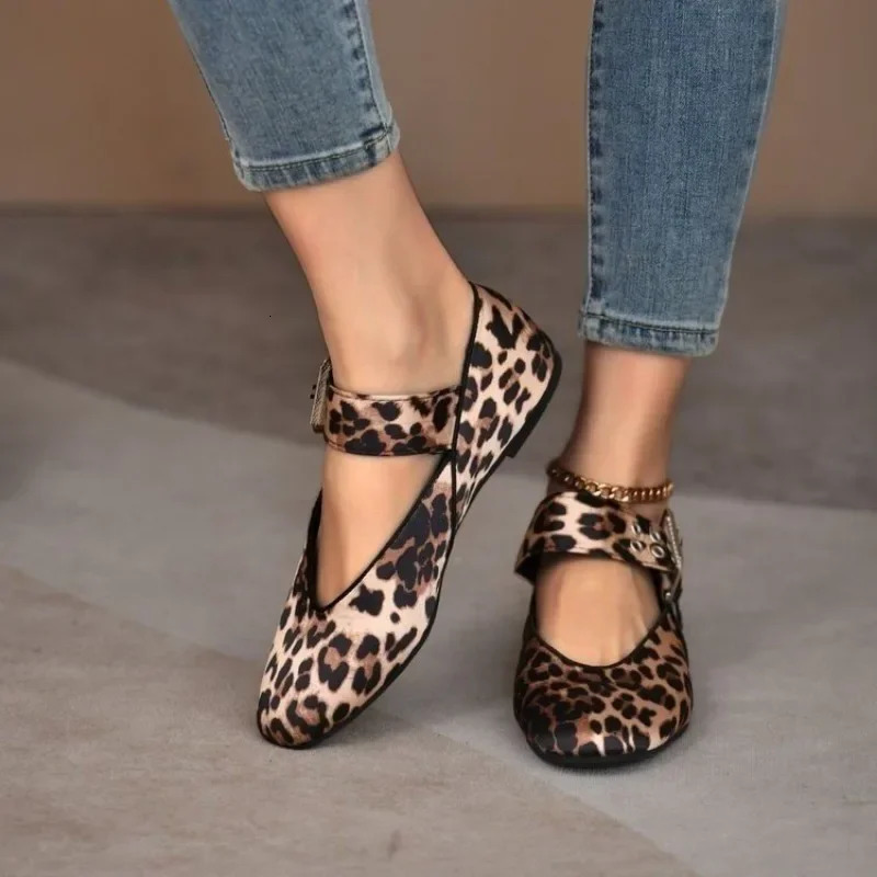 Women Flat Shoes Fashion Versatile Pointed Toe Leopard Print French Mary Jane Shoes Women Summer Soft Sole Beanie Shoes 250214