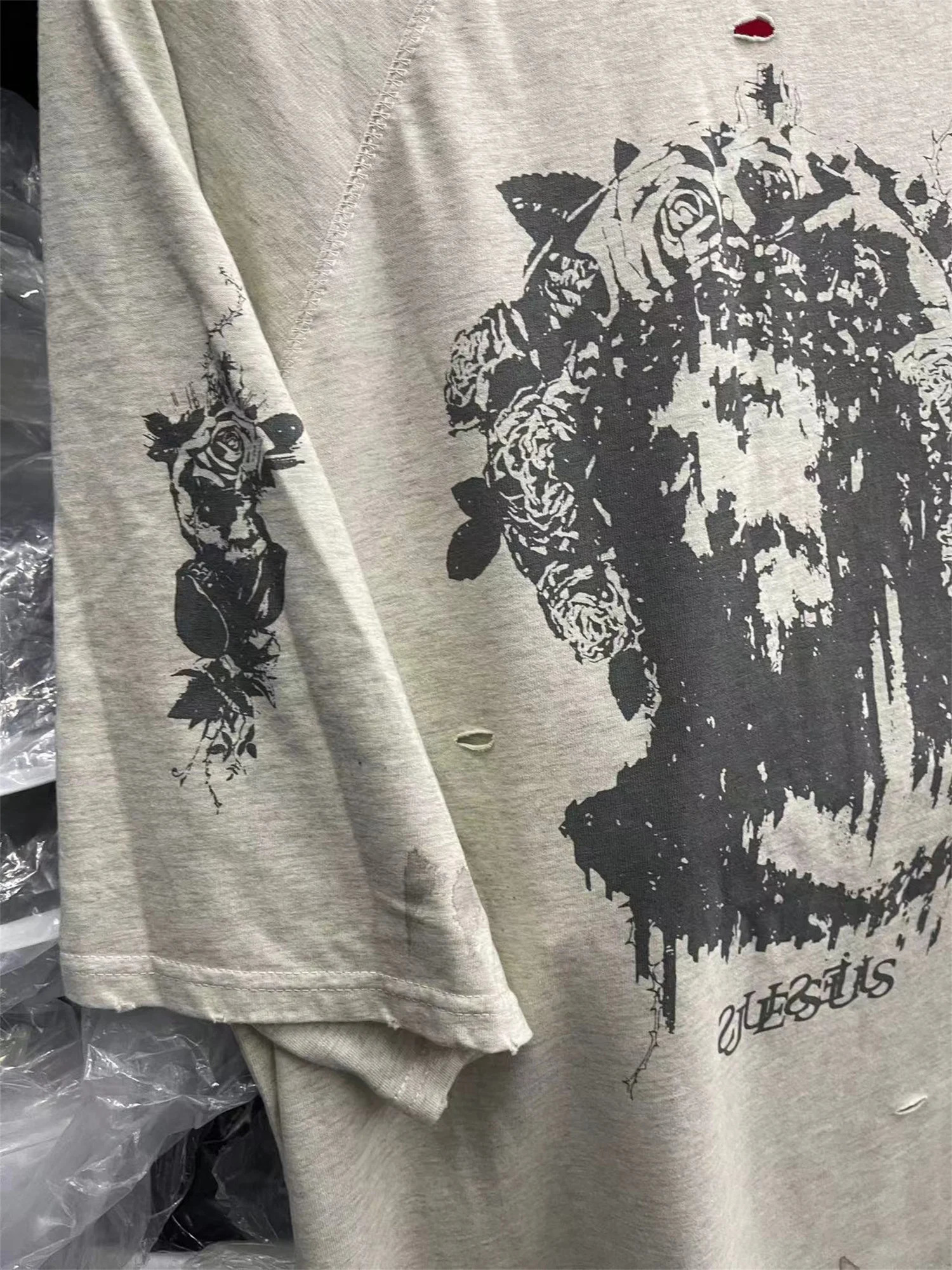 Vintage Print Retro High-Street Portrait graffiti print destroys mens washed and worn loose T-shirt 250213