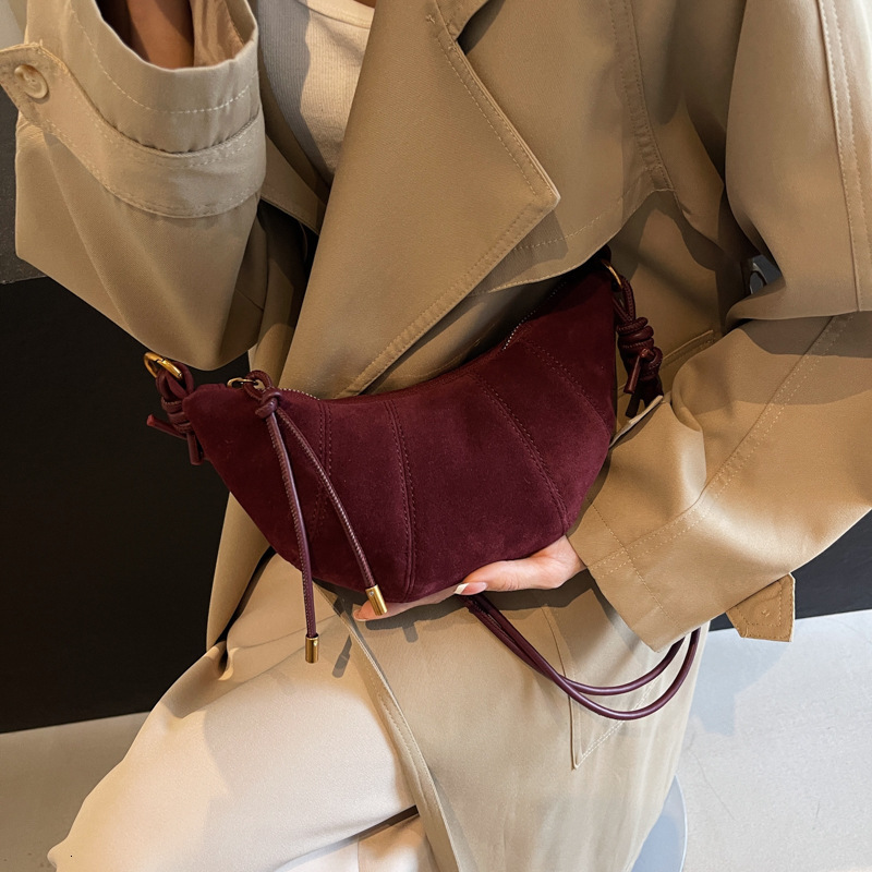 Fashionable and versatile underarm dumpling 2025 new frosted leather horn bag, internet famous single shoulder crossbody bag swissmilitary