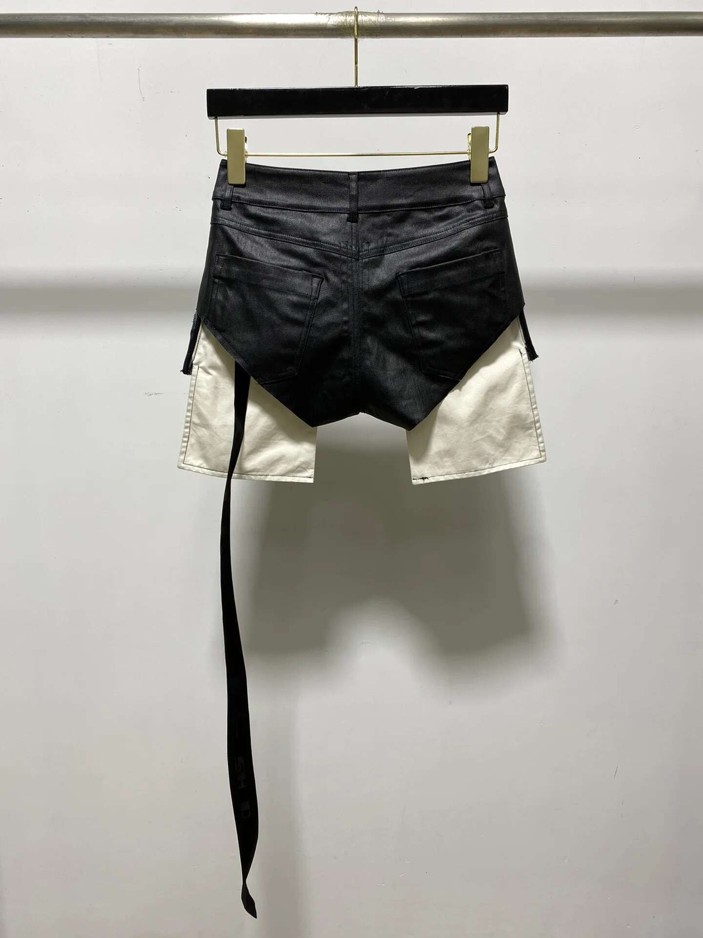 22Ss Owen Seak Women Casual Oil Wax Canvas Summer Gothic High Street Wear Trumpet Mermaid Black Short