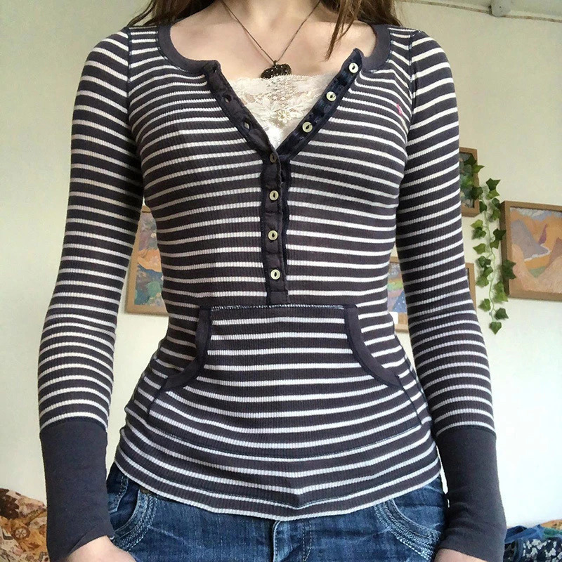 Xingqing y2k 2000s Fairycore T Shirt Women Grunge Aesthetic Clothes Lace Patchwork V Neck Long Sleeve Tops Vintage Streetwear 250214