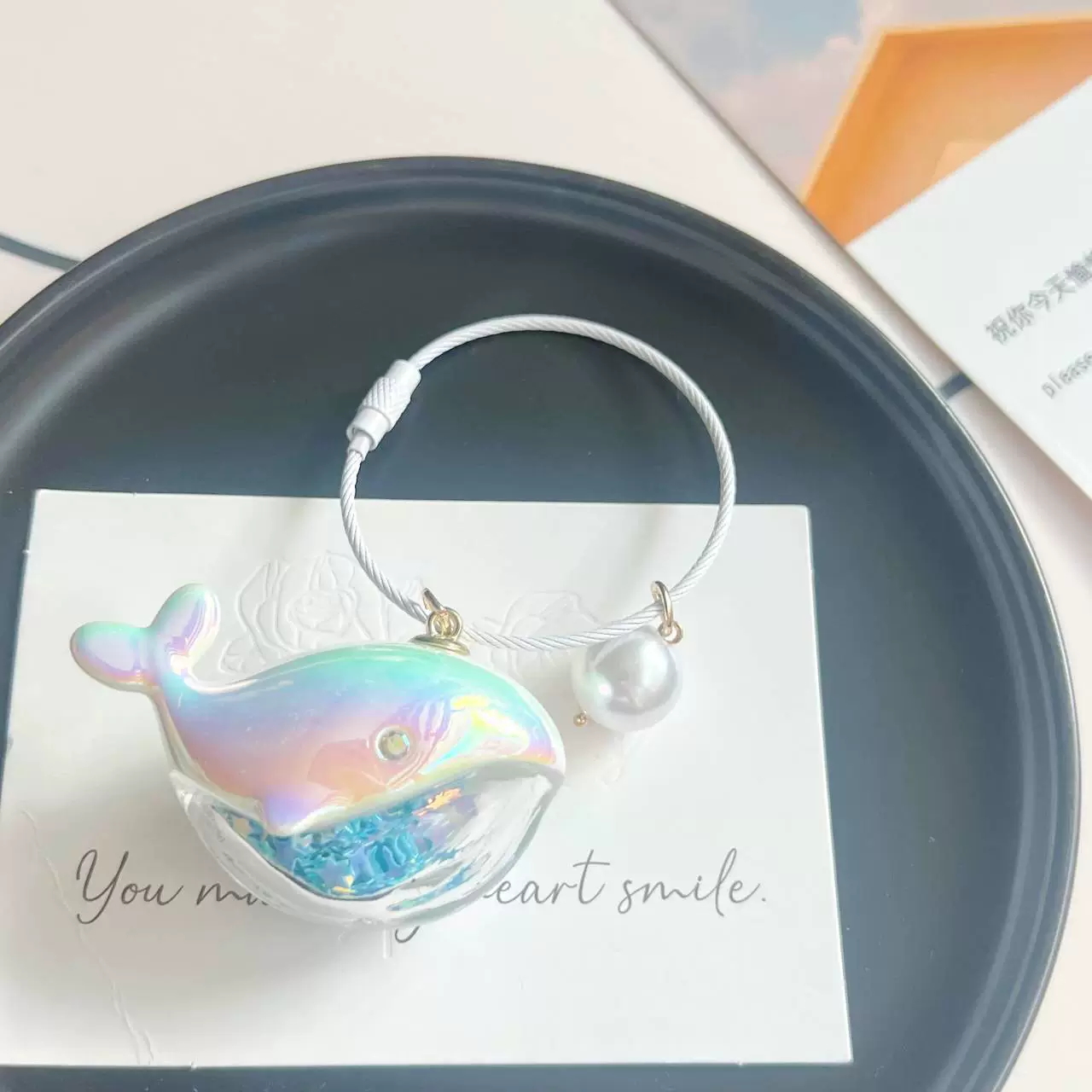 Xiaohongshu's same steel wire rope laser whale keychain creative and personalized gift backpack pendant with high aesthetic value niche