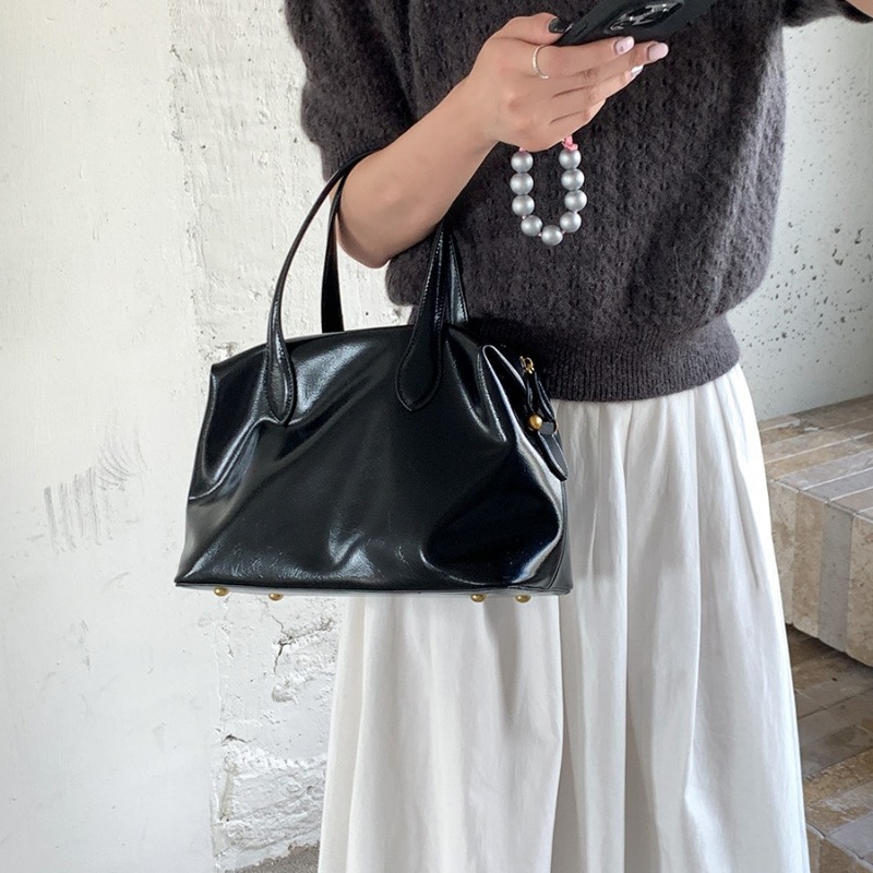 Spacious Travel-Friendly Tote with Secure Zip Closure Elegant PU Leather Commute Purse