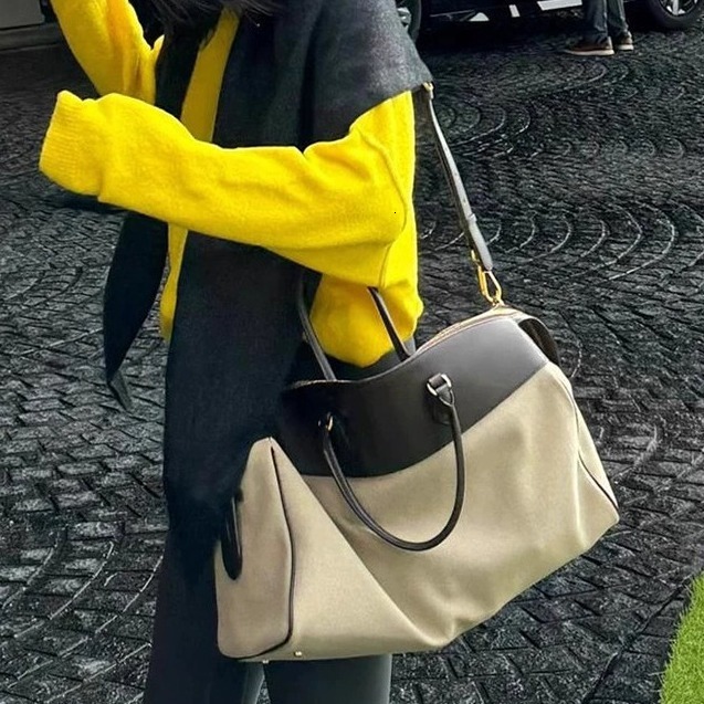 Bag 2024 New Casual Versatile Canvas Handbag, Large Capacity Tote Mommy Bag, Niche Design Women's Bag