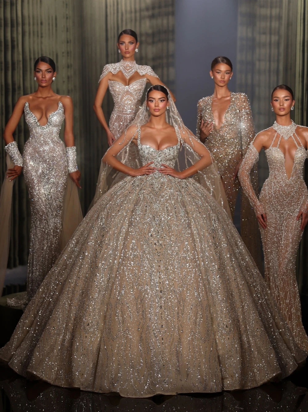 Attractive Lace Pearls Wedding Dress Charming Crystals Ball Gown Shimmering Women Sequined Customized Luxurious Bride Wear