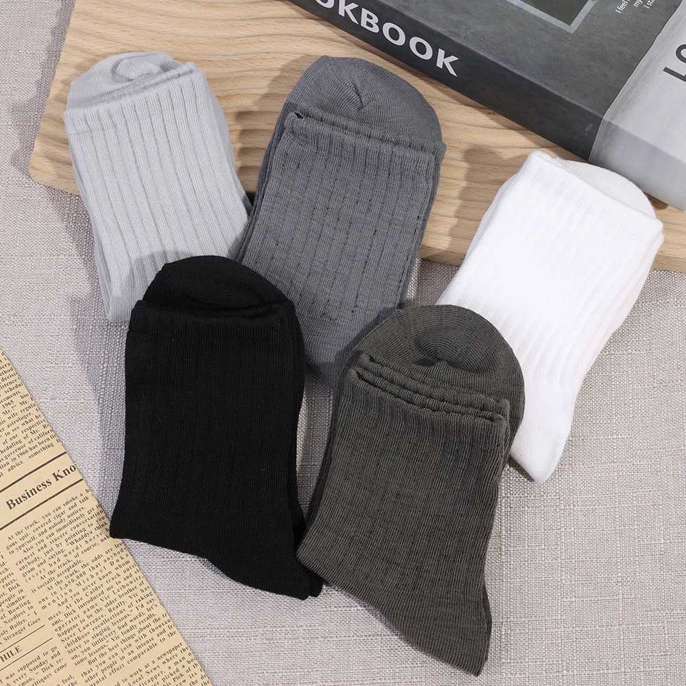 Mens Breathable Socks Solid Color Outdoor Sport Middle Tube Casual Sock Cotton Solid Harajuku Autumn and Winter Breathable Socks W250217