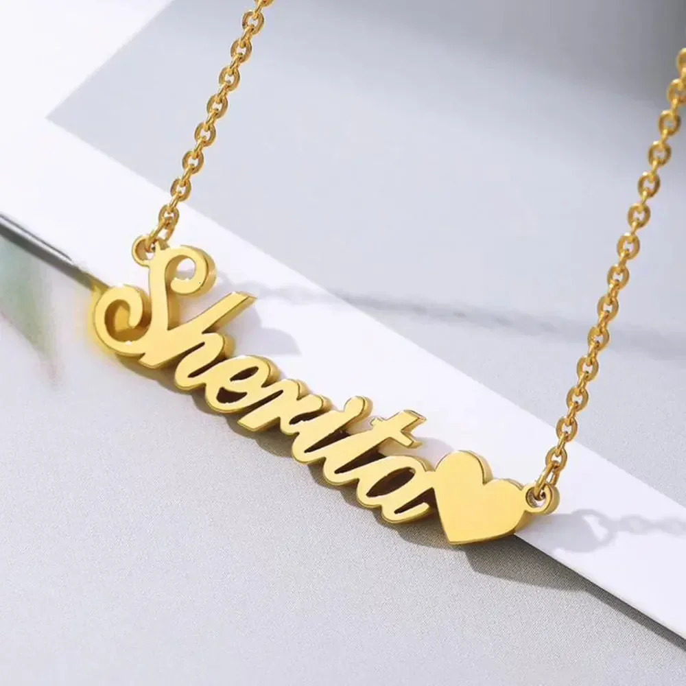 Customized name Womens heartshaped necklace stainless steel jewelry personalized letter pendant gold chain Christmas gift 250210