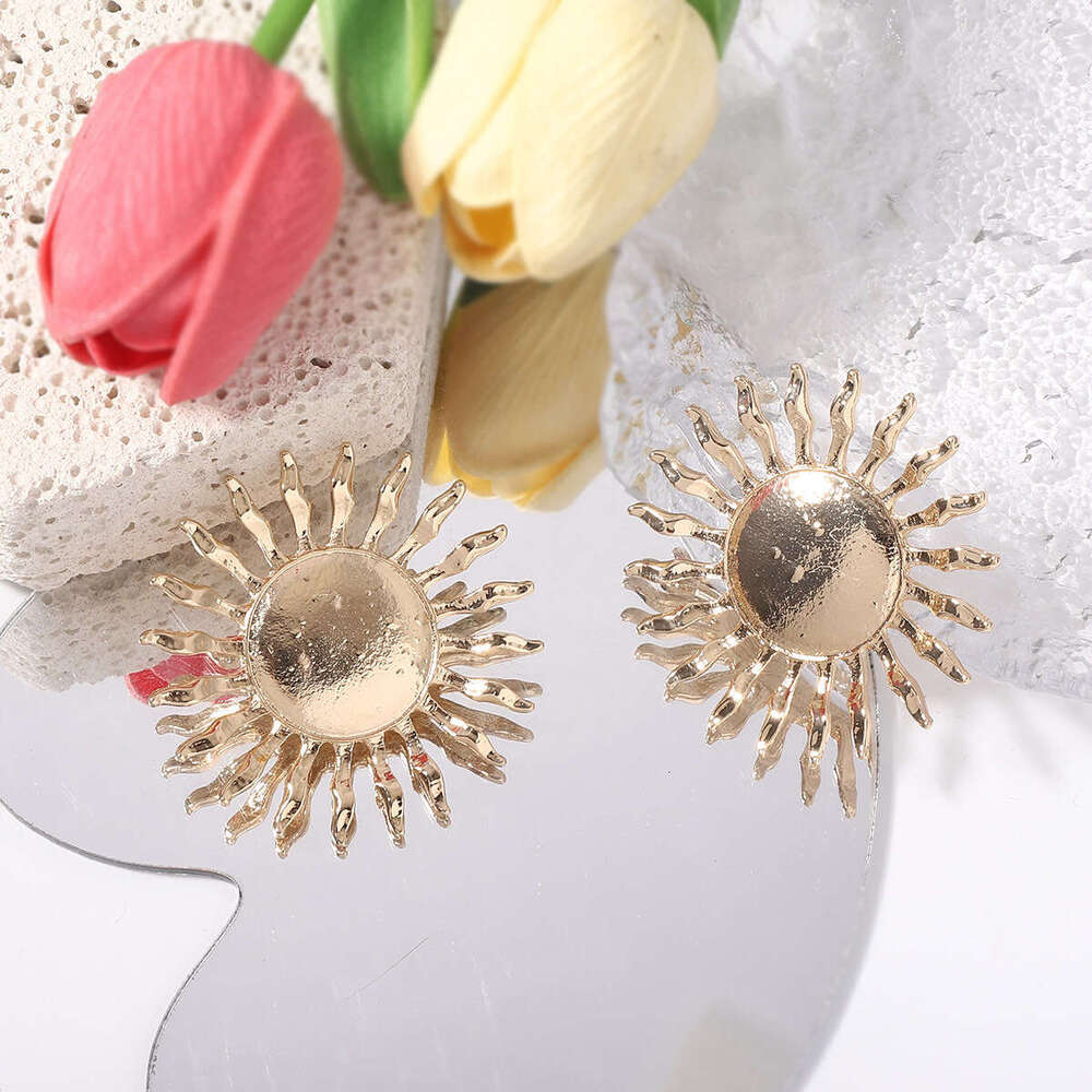 Beach vacation style, light , fashionable alloy, exaggerated suower pendant necklace, earrings, bohemian style