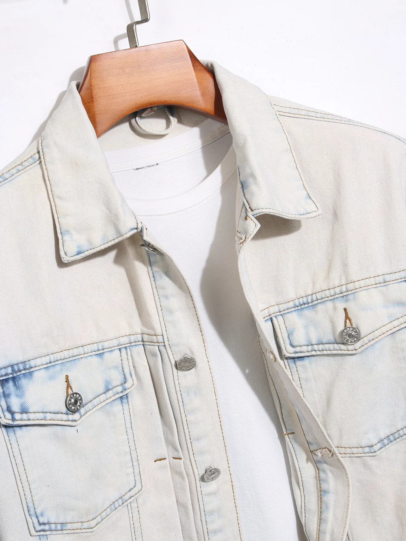 Fashionable denim jacket men casual slim jeans blue and white nostalgic suit loose four seasons fashion 250210