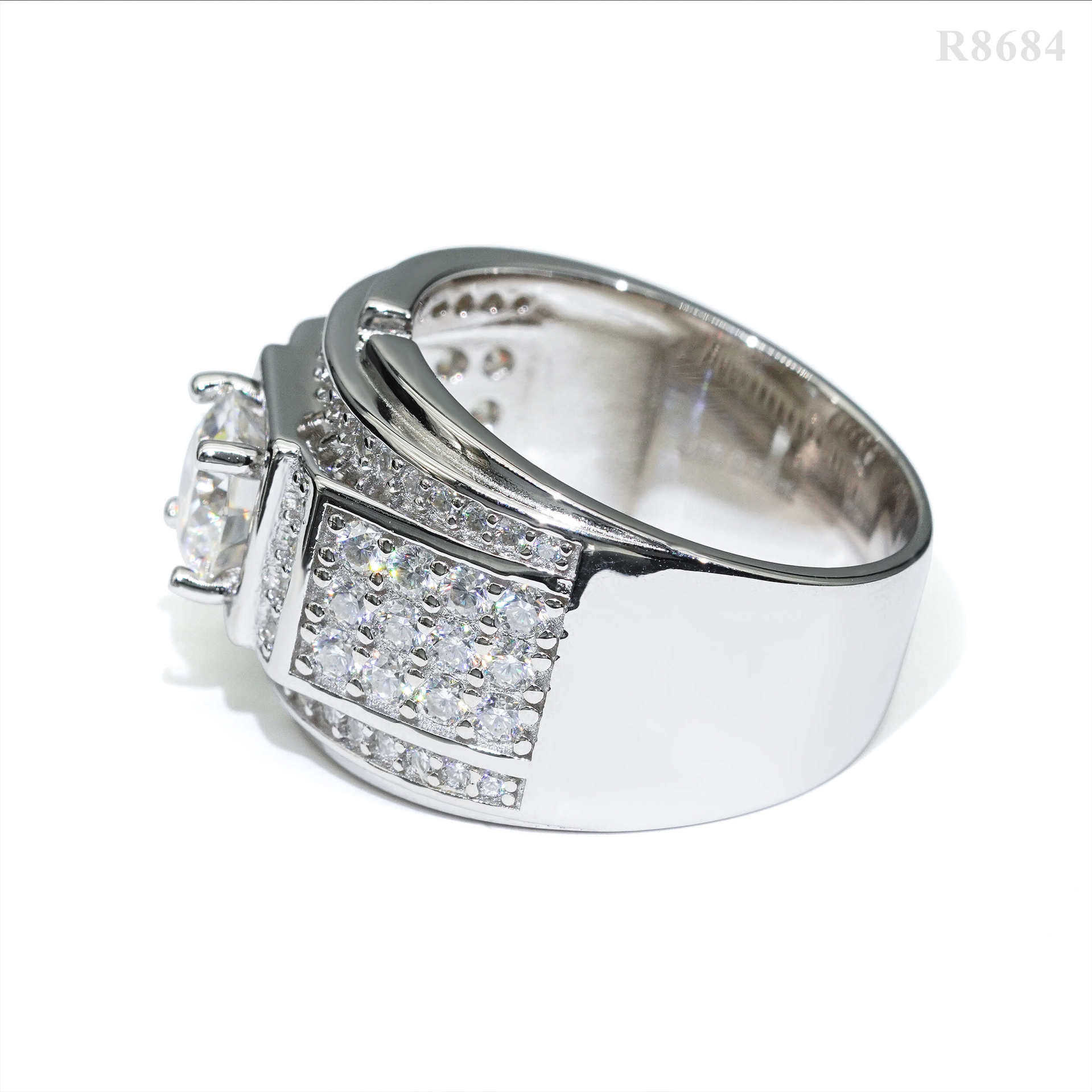 New 1.5ct domineering mens moissanite ring hip-hop rap S925 silver studded diamond ring