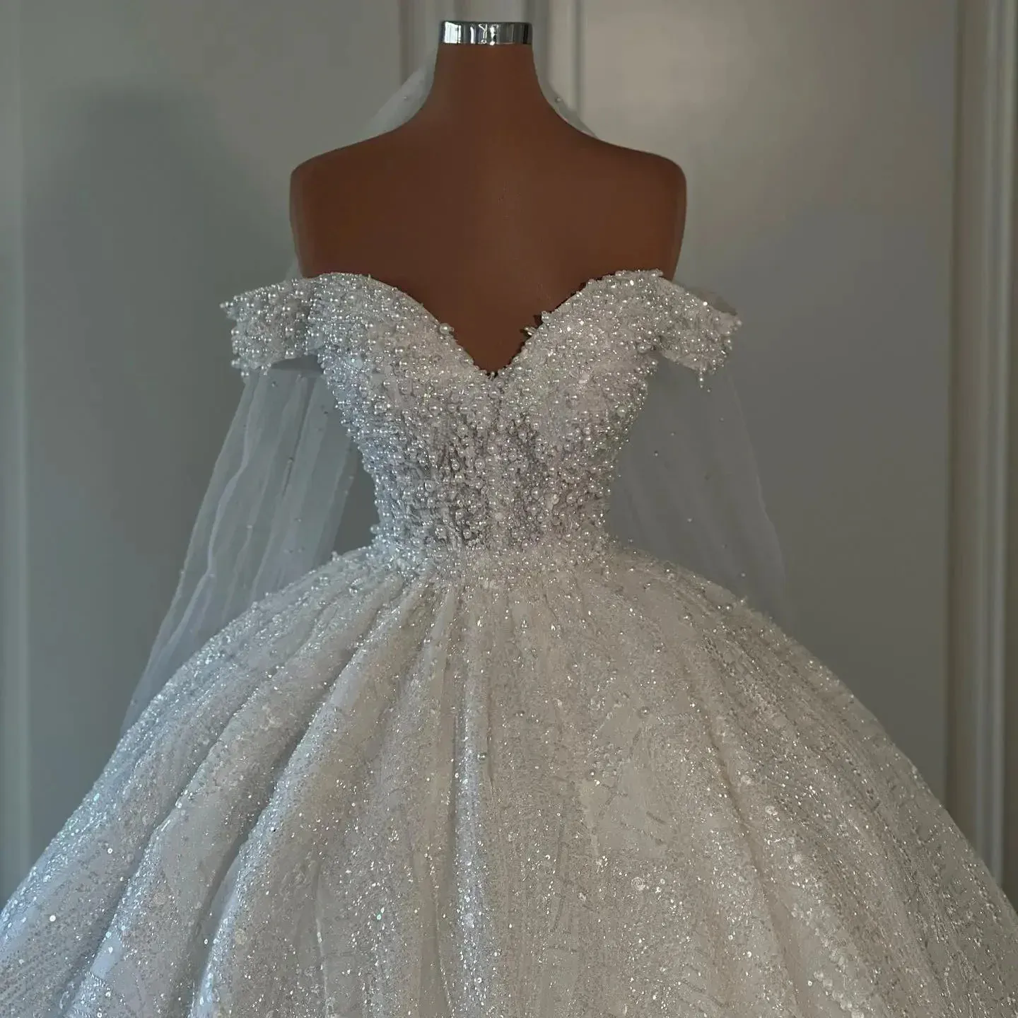 Luxurious Pearls Arabic Ball Gown Princess Wedding Dresses Robe De Mariee Off The Shoulder Neck Bridal Gowns Puffy Wedding Gown Vestidos de noiva