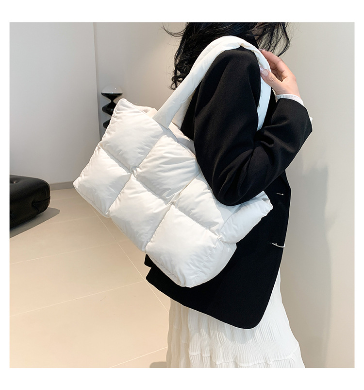 Simple Stylish Women's Padded Space Shoulder Bag for Winter Use