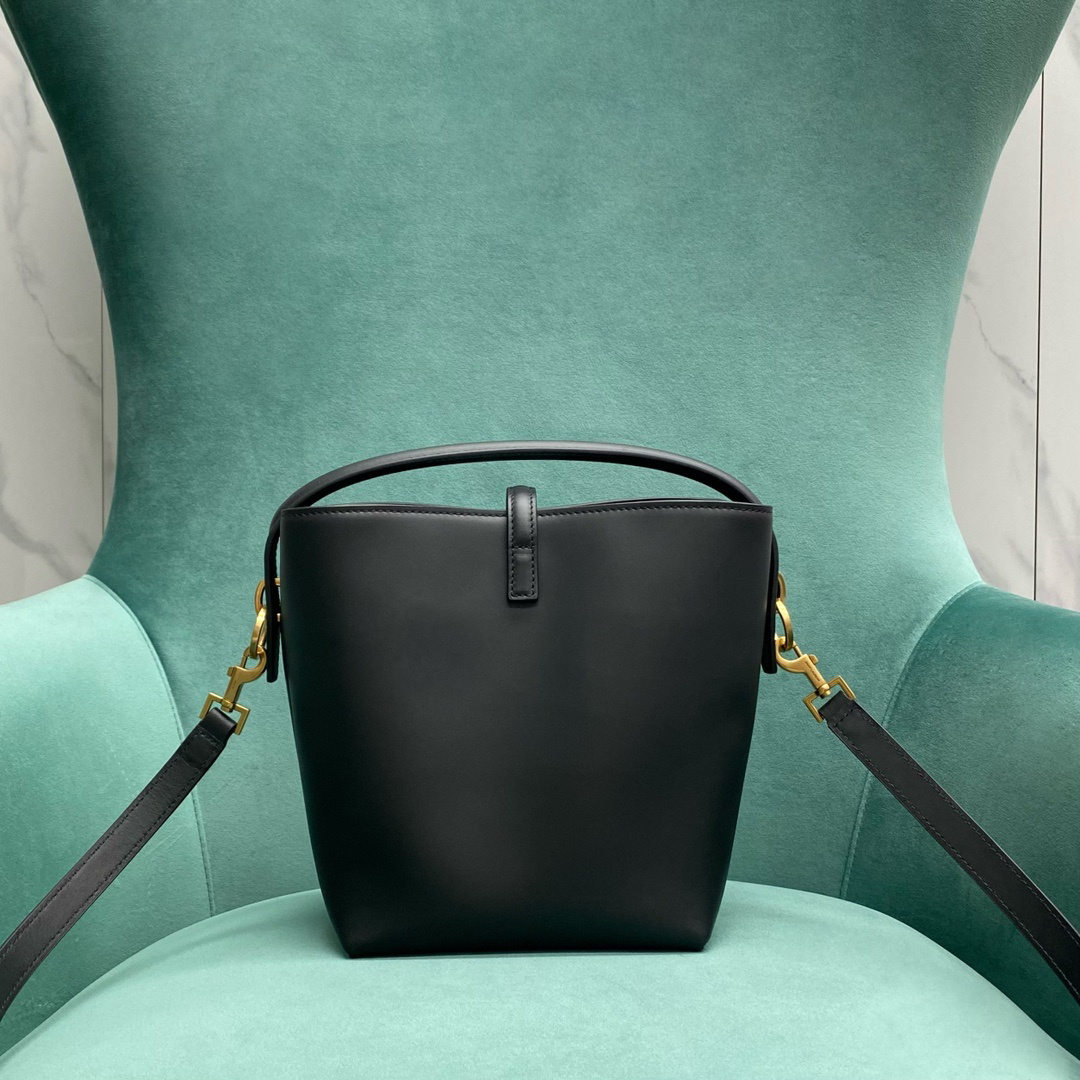 19A Designer Tote Classic 37 Butcket Bag Shoulder Bag 20cm with suede lining Adjustable removable shoulder strap Italian Calfskin Vintage gold hardware