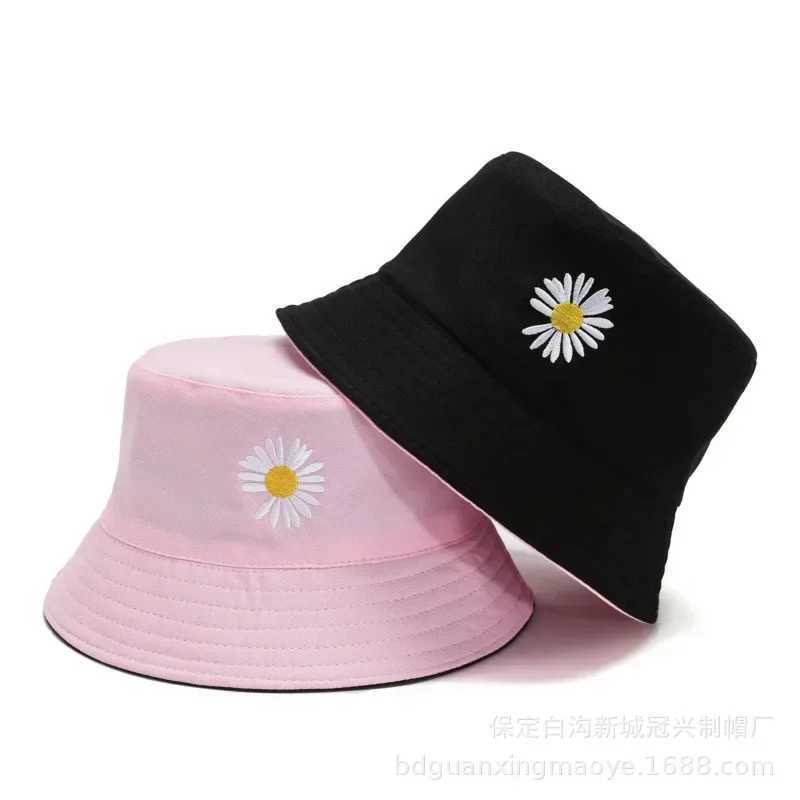 Double-Sided Daisy Embroidery Bucket Hats Women Men Hip Hop Panama Bob Caps Folded Beach Sun Fisherman Hat for Ladies Mens W250217