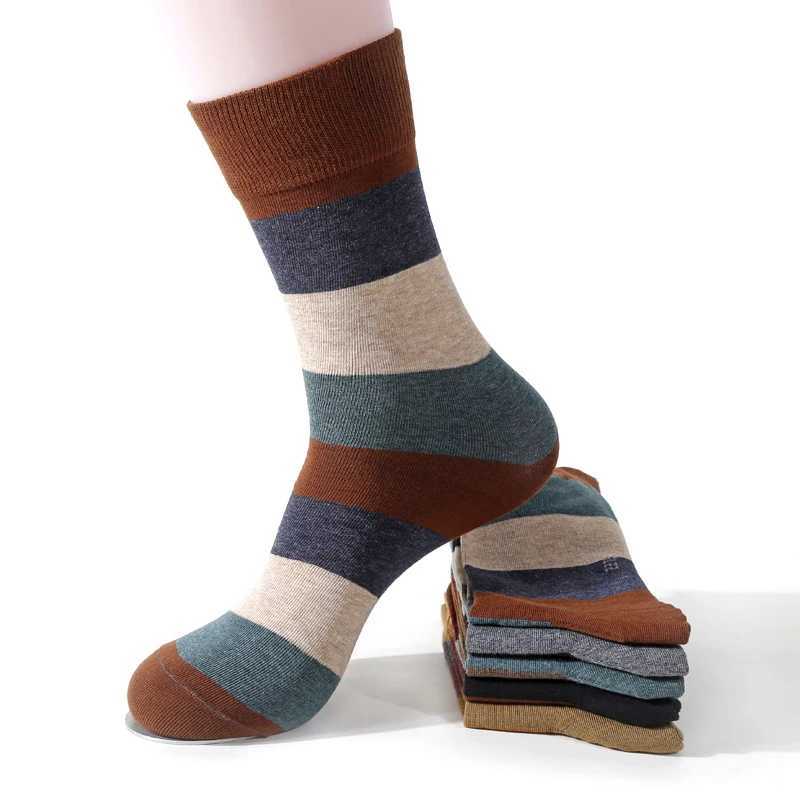 Mens Combed Cotton Socks Fashion Colorful Large Stripe Harajuku Four Seasons Casual Socks Men Size 39-44 5Pair/Lot W250217