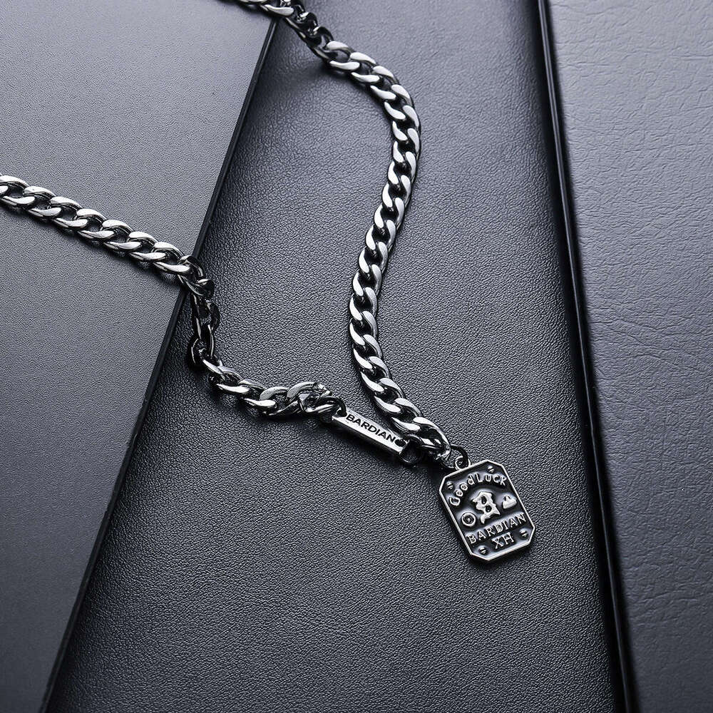 Nameplate necklace, men's hip-hop design, niche new trend, simple accessories, women's personality splicing, high-end and versatile accessor