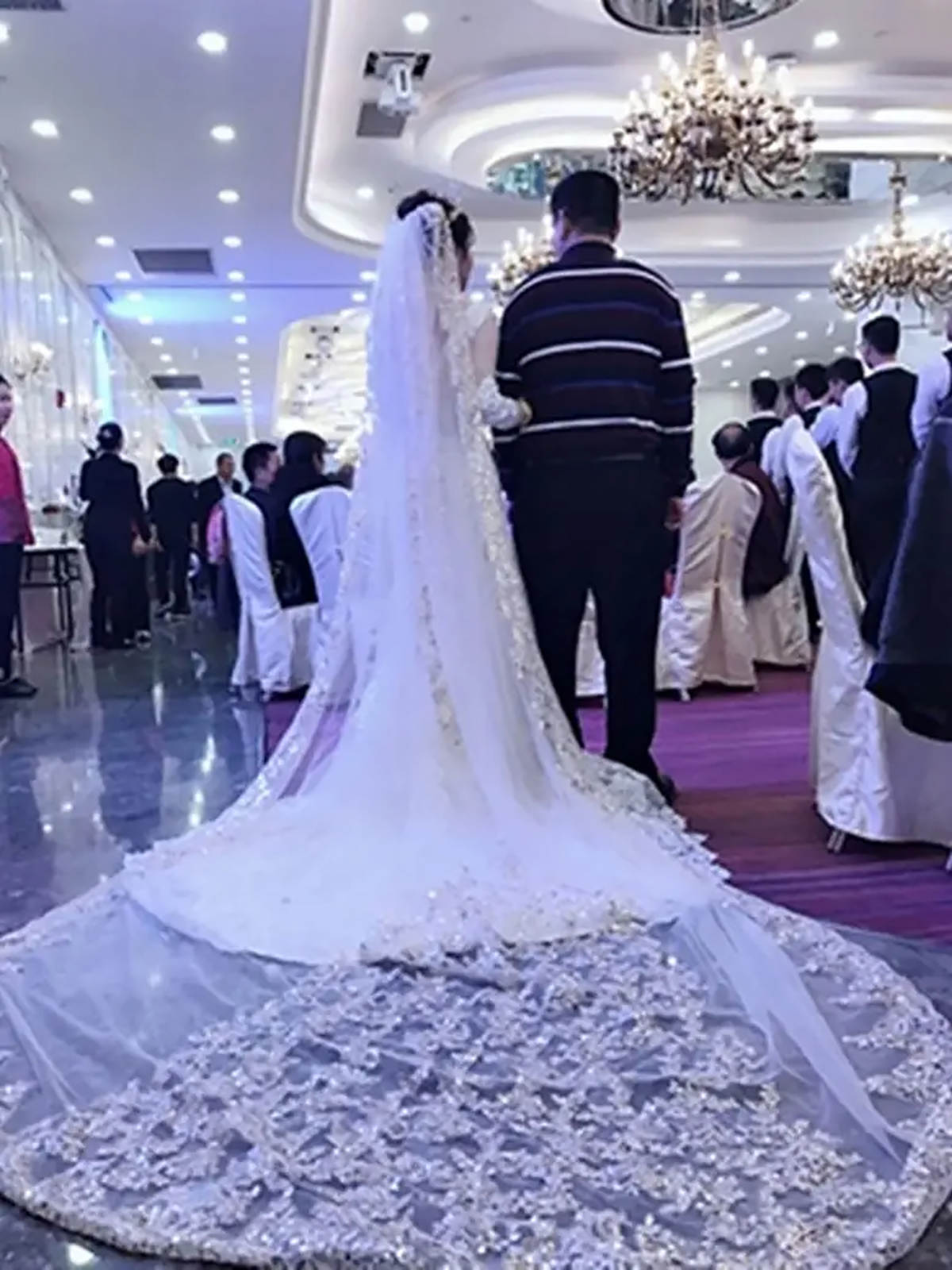 Classic Wedding Veil Sequins Appliques One Layer Long Cathedral Length Veils Applique Edge Customized Bridal Accessories