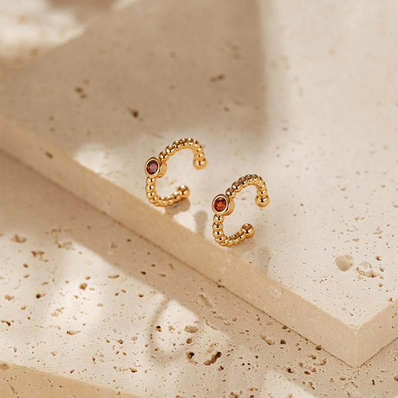 Versatile and simple C-shaped plain circle temperament ear clip set with green zircon exquisite and compact INS ear bone clip without ear hole