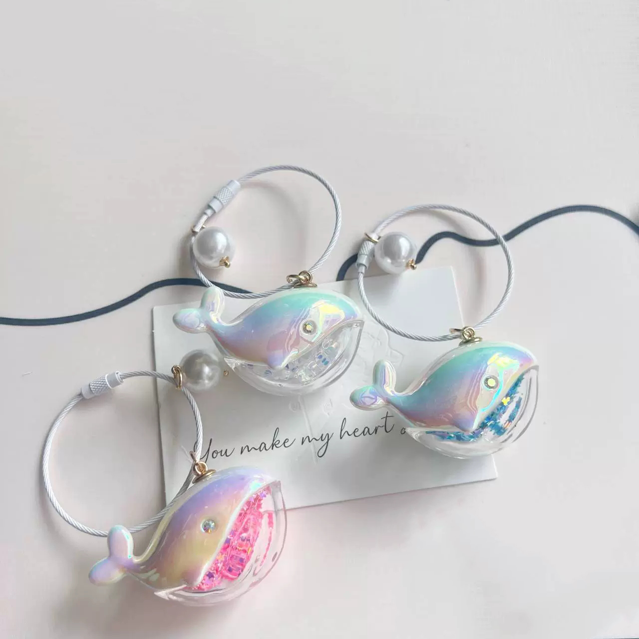 Xiaohongshu's same steel wire rope laser whale keychain creative and personalized gift backpack pendant with high aesthetic value niche
