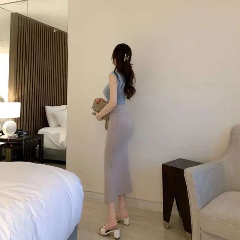 New Fashion Solid Color Elegant Casual Korean Blouse Sleeveless Summer Turtleneck Corset Tops For Women 11972