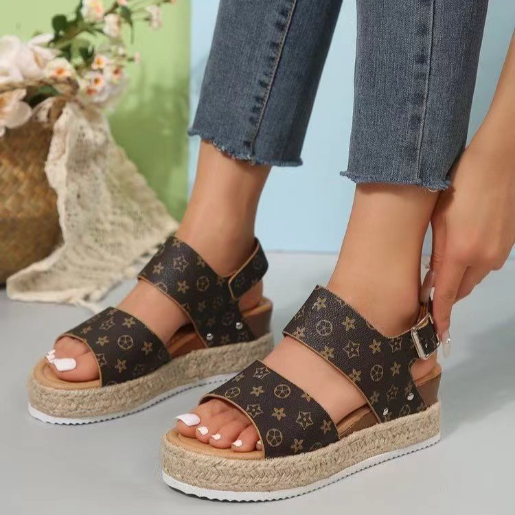 Free shipping new designer Slippers flat sandals for women Slipper fashion home Slope heel thick soled sandals sliders slide outdoor woman